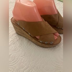 Chinese Laundry wedges sz 7‎ tan